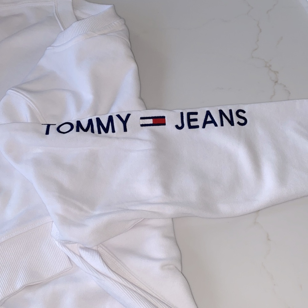Tommy Sweatshirt NWOT - Picture 3 of 5